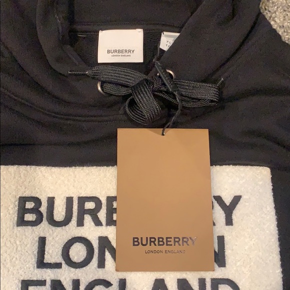 BURBERRY SWEATER 10/10 condition never worn - Picture 2 of 2